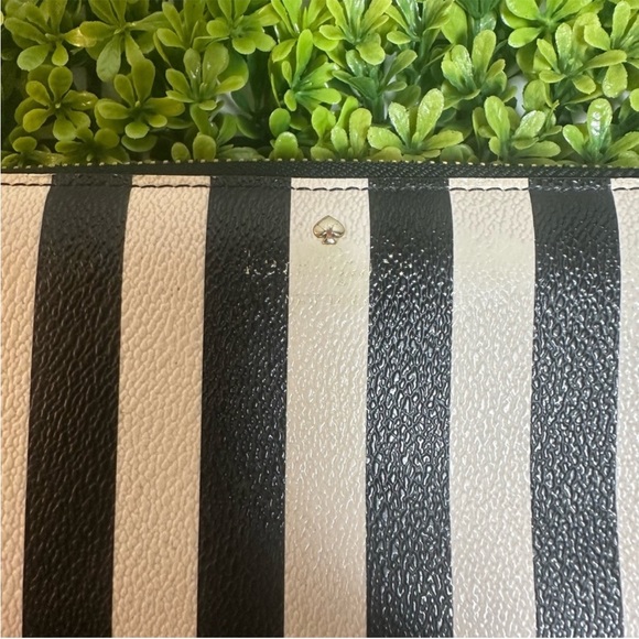 Kate Spade Black & White Striped Leather Wallet - Picture 4 of 12
